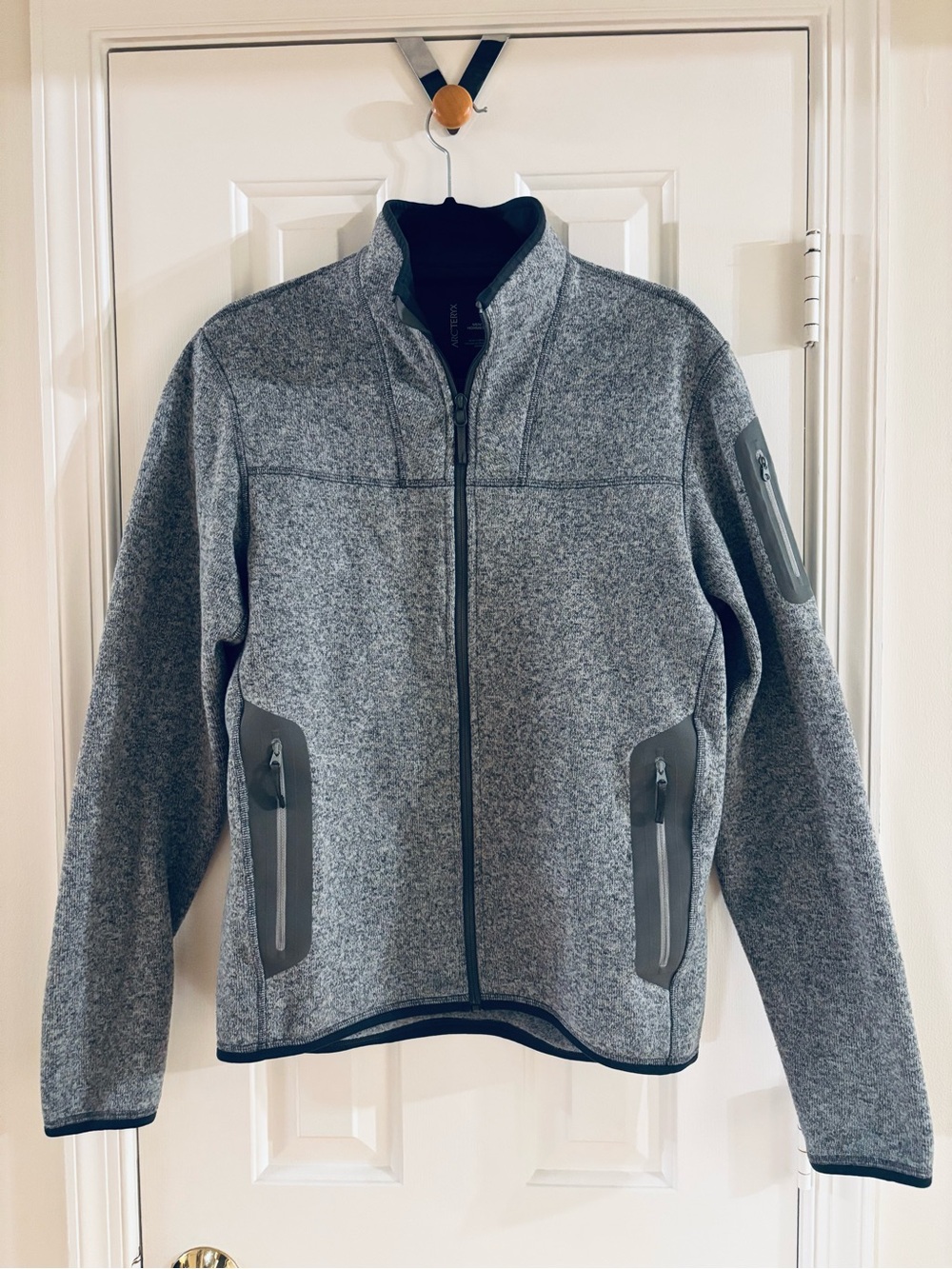 Arc'teryx Men's Covert Grey Heather Full-Zip Lightweight Jacket